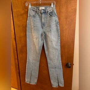 Never worn Abercrombie & Fitch ultra high rise Jean